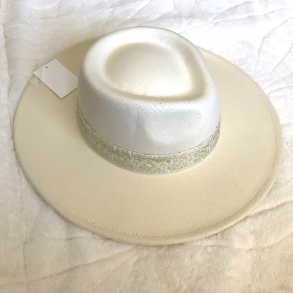NWT Forever 21 Cream Hat